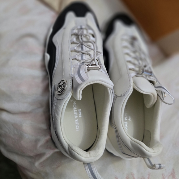 Louis Vuitton Sneakers - Picture 2 of 6